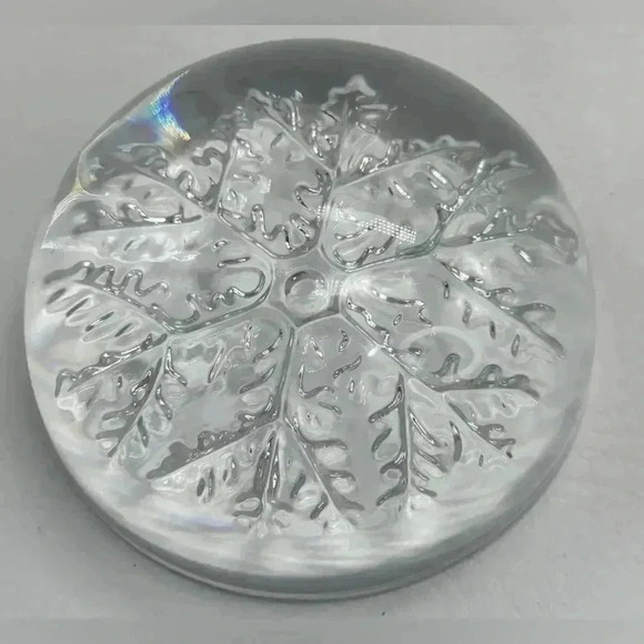 Vintage Avon Snowflake Paperweight - Picture 6 of 11